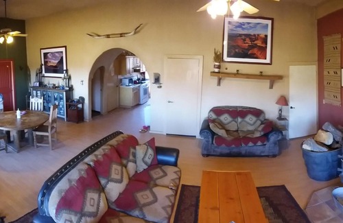 Moab Cabin | Queen, river view, disc golf, kayaks, ATV, wildlife, hiking, beach, pet friendly