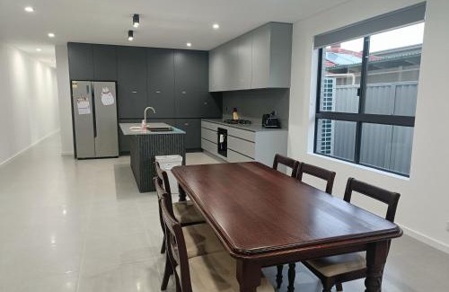 Guildford House | Queen Room in Modern, Guildford House - NR4