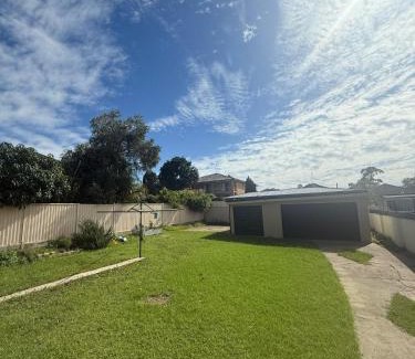 Greenacre House | Queen Room in Spacious House with Private Balcony - GA5