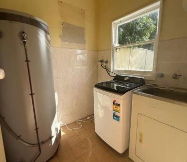 Greenacre House | Queen Room in Spacious House with Private Balcony - GA5