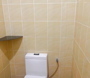 Bukit Kecil House | Queen room with private bathroom