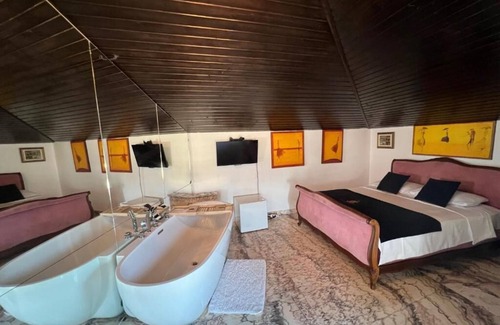 Eforie Apartment | Queen Room with Sea View