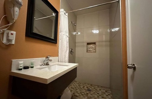 Victorville House | Queen Room With Two Queen Beds- Non Smoking