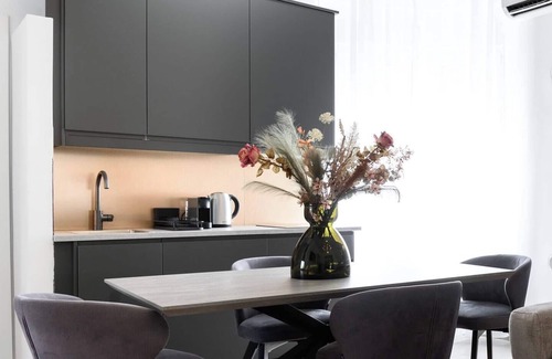 Sarajevska Apartment | QUEEN's apr-10min. by walk to Knez M. with P.