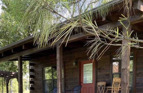 Tulsa Cabin | Queen's cabin