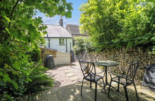 Tideswell Cottage | QUEEN'S COTTAGE, with open fire in Tideswell