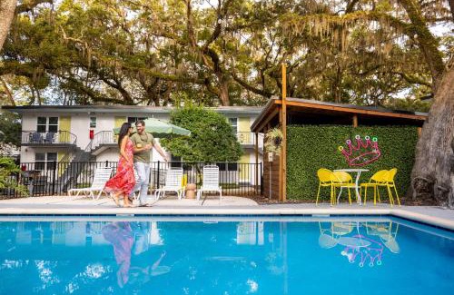 Saint Simons Island Hotel | Queen's Court Inn