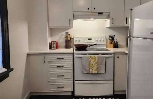 Georgetown House | Queen's Haven - Clean, Peaceful & Private Upper Unit in Historic Neighbourhood