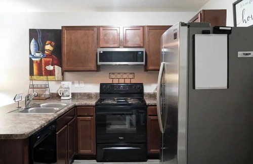 Mercedes House | Queen's Hidden Gem w/Game Room - 5 beds/sleeps 9nn