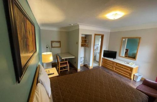 Harwich Hotel | QUEEN'S MOTEL