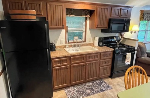 Senecaville Cabin | Queen's Place near Seneca Lake