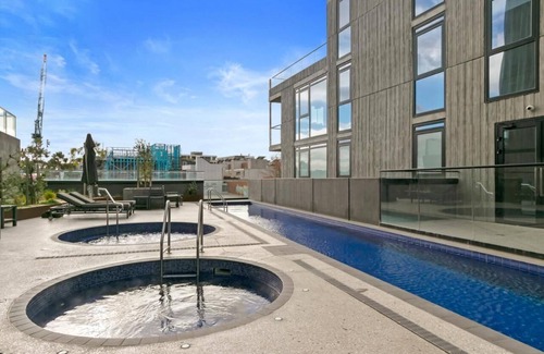 West Melbourne Apartment | Queen Studio at Rosslyn Street Melbourne