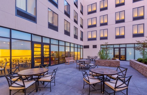 Fremont Apartment | Queen Studio Near Downtown | Breakfast + Pool Access!