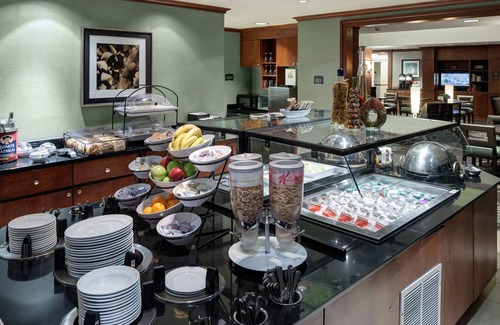 Tougaloo Apartment | Queen Studio Near IBM. Free Breakfast. Pool. Gym.