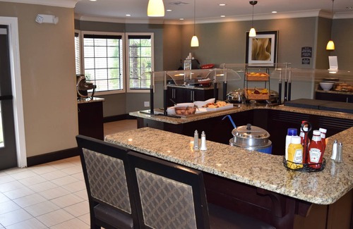 Fantasy Harbor Apartment | Queen Studio Near the Boardwalk | Free Hot Breakfast + Pool Access