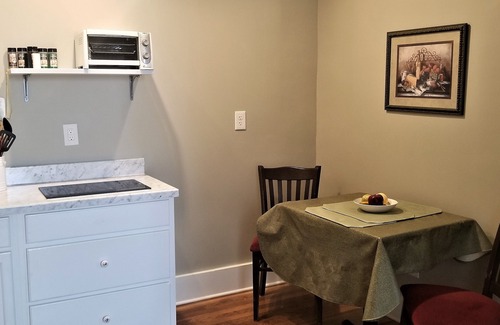 Central Gardens Apartment | Queen Studio with Kitchen, Front porch patio