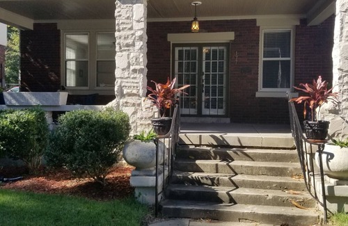 Central Gardens Apartment | Queen Studio with Kitchen, Front porch patio