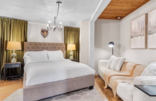 Rapid City Bed & Breakfast | Queen Suite 2 - Black Forest Inn Bed and Breakfast