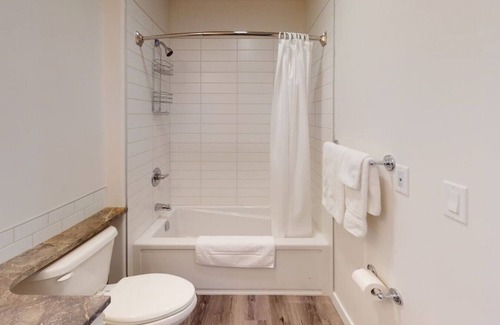 Hinton Apartment | Queen Suite at Creekstone