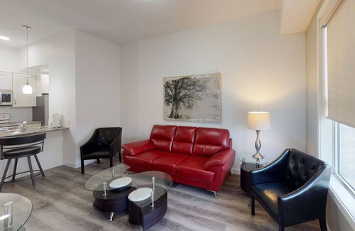 Hinton Apartment | Queen Suite at Creekstone