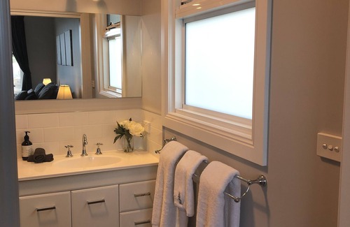 Stanley Bed & Breakfast | Queen suite with breakfast