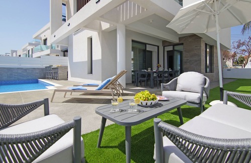 Pernera Villa | Queen Valeria Villa - Walking to Kalamies Beach