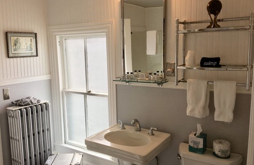 Provincetown Bed & Breakfast | Queen Vic Guest House Provincetown Adults Only