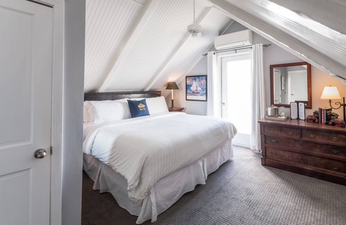 Provincetown Bed & Breakfast | Queen Vic Guest House Provincetown Adults Only