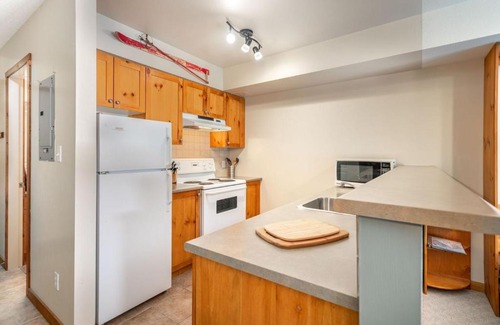 Silver Star Mountain Apartment | Queen View