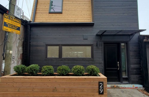 Little Portugal House | Queen West Unique Laneway Home