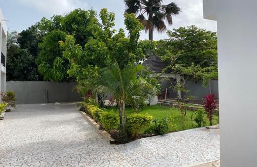 Serrekunda House | Queen Zee Boutique Hotel