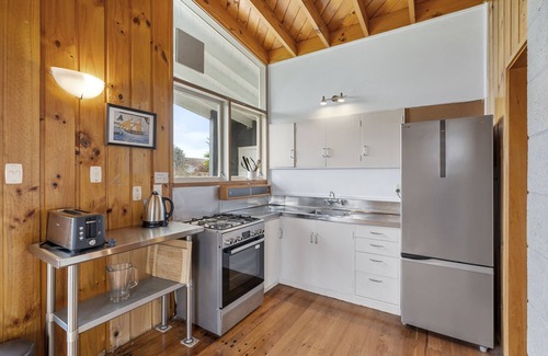 Waikanae House | Queenie - Waikanae Beach Holiday Home