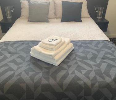 Longford Hotel | Queens Arms Hotel