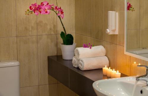 Kissonerga Hotel | Queens Bay Hotel