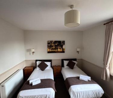 Hillsborough Hotel | Queens Ground