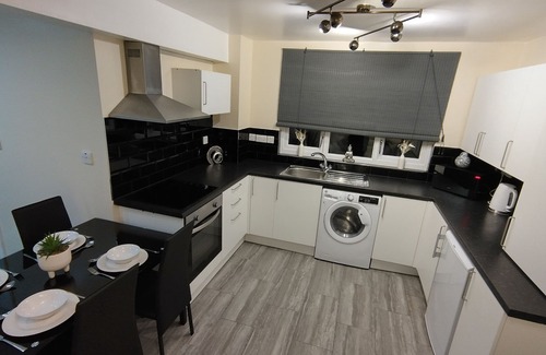 Pembroke Dock House | QUEENS HOLIDAY APARTMENT, family friendly in Pembroke Dock