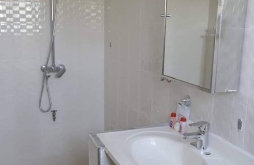 Ashaiman Hotel | Queens Hotel