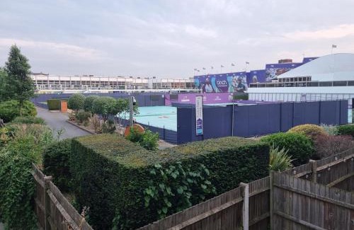 West Kensington Apartment | Queens View