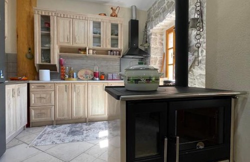 Karuc House | Queen’s vintage house