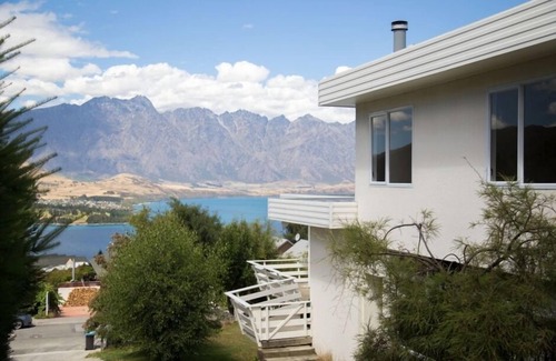 Fernhill House | Queenstown Crib - unique old school 70’s vibe