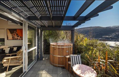 Kelvin Heights House | Queenstown Hot Tub Apartment