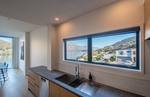 Frankton Villa | Queenstown Remarkable Lake & Mountain Views