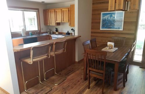 Sunriver Condo | Quelah 70 Condo in Sunriver-Ideal Location! DCCA 950
