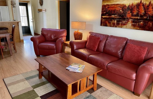 Sunriver Condo | Quelah Condo 106, Best Views of Lake Aspen, Air-Conditioned!