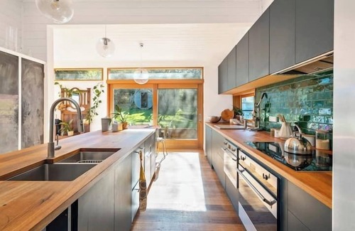 Barnes Bay House | Questa Heritage Cottage
