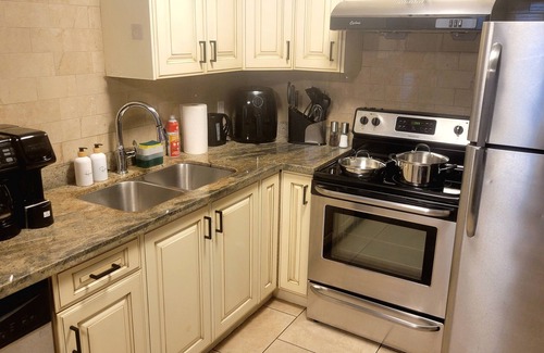 Vancouver South House | Quiant 2 Bedroom Suite