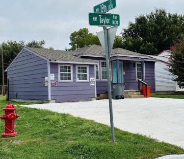 Lawton House | QUICK 1 mile to Ft Sill! Wizard Cottage sleeps 5 adults & Pets Welcome!