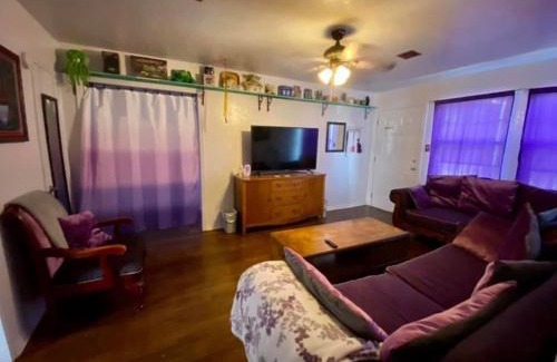 Lawton House | QUICK 1 mile to Ft Sill! Wizard Cottage sleeps 5 adults & Pets Welcome!