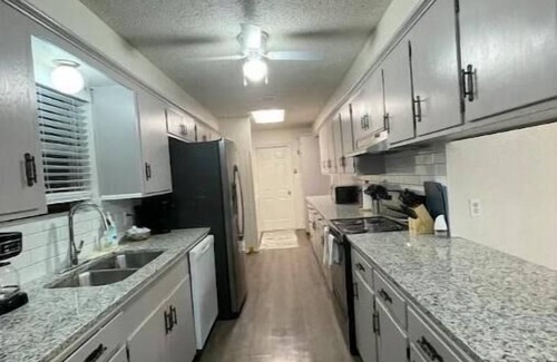 Portland House | Quick Access/Sleeps 10/Pets Ok