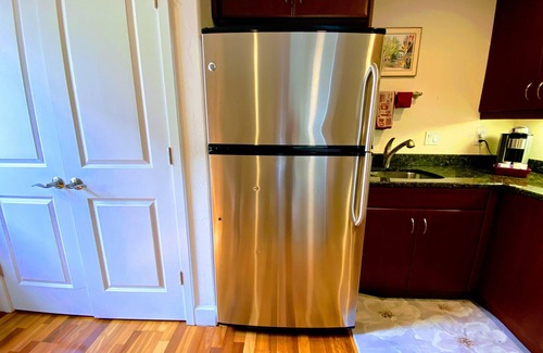 Laurel Park House | Quick and Easy Walk Downtown - Tons of Amenities